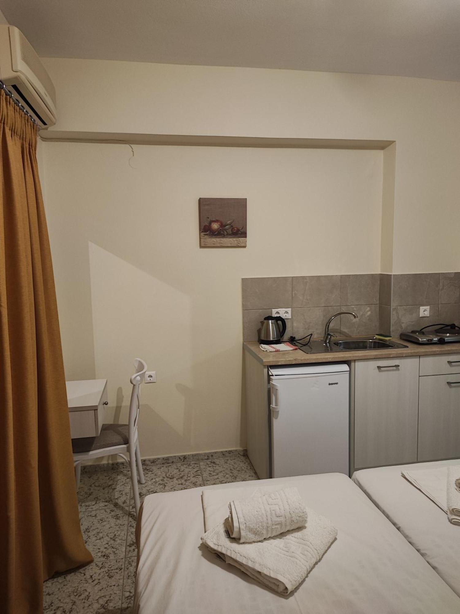 Alexia Rooms Палеохора Экстерьер фото