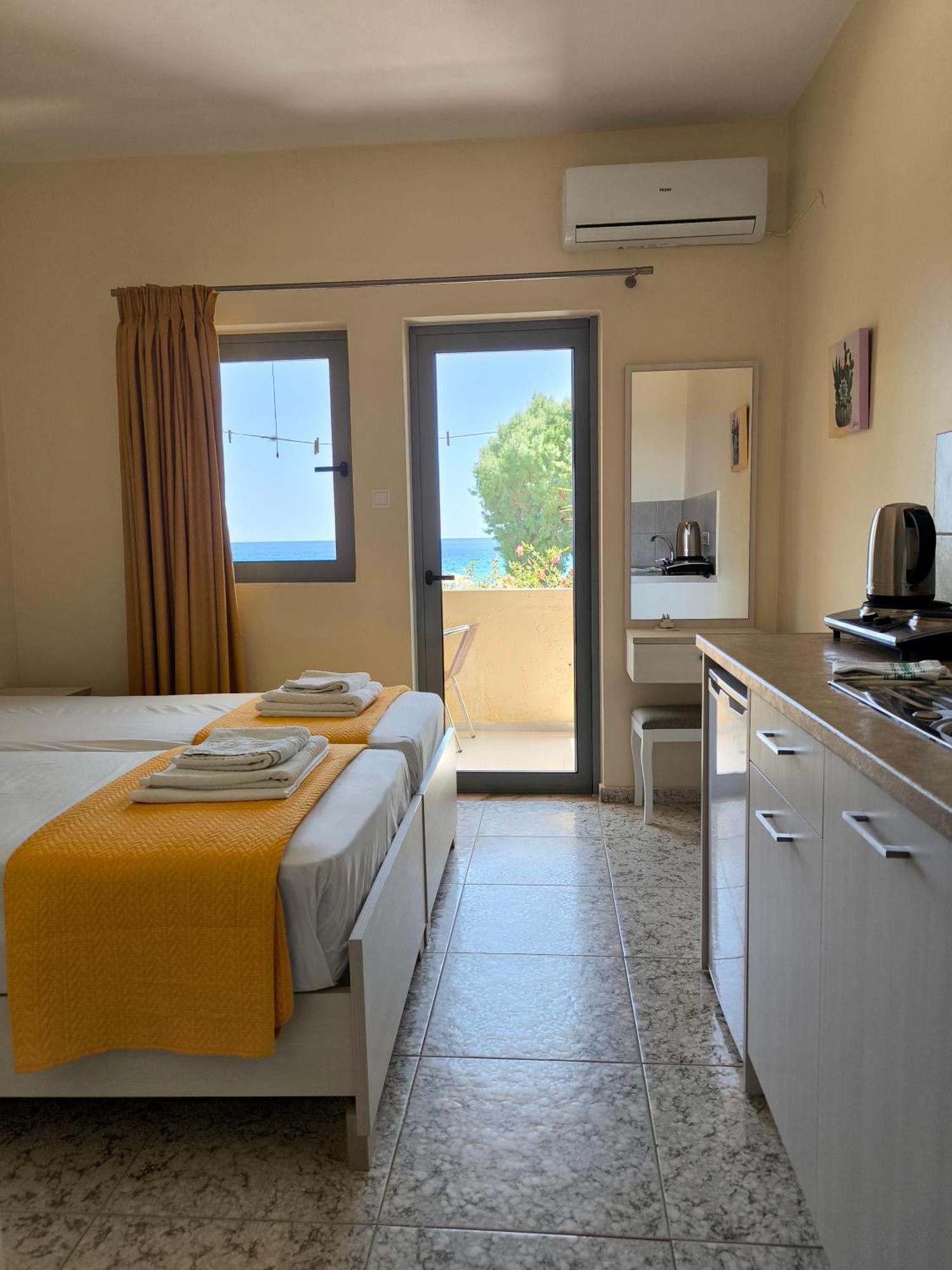 Alexia Rooms Палеохора Экстерьер фото