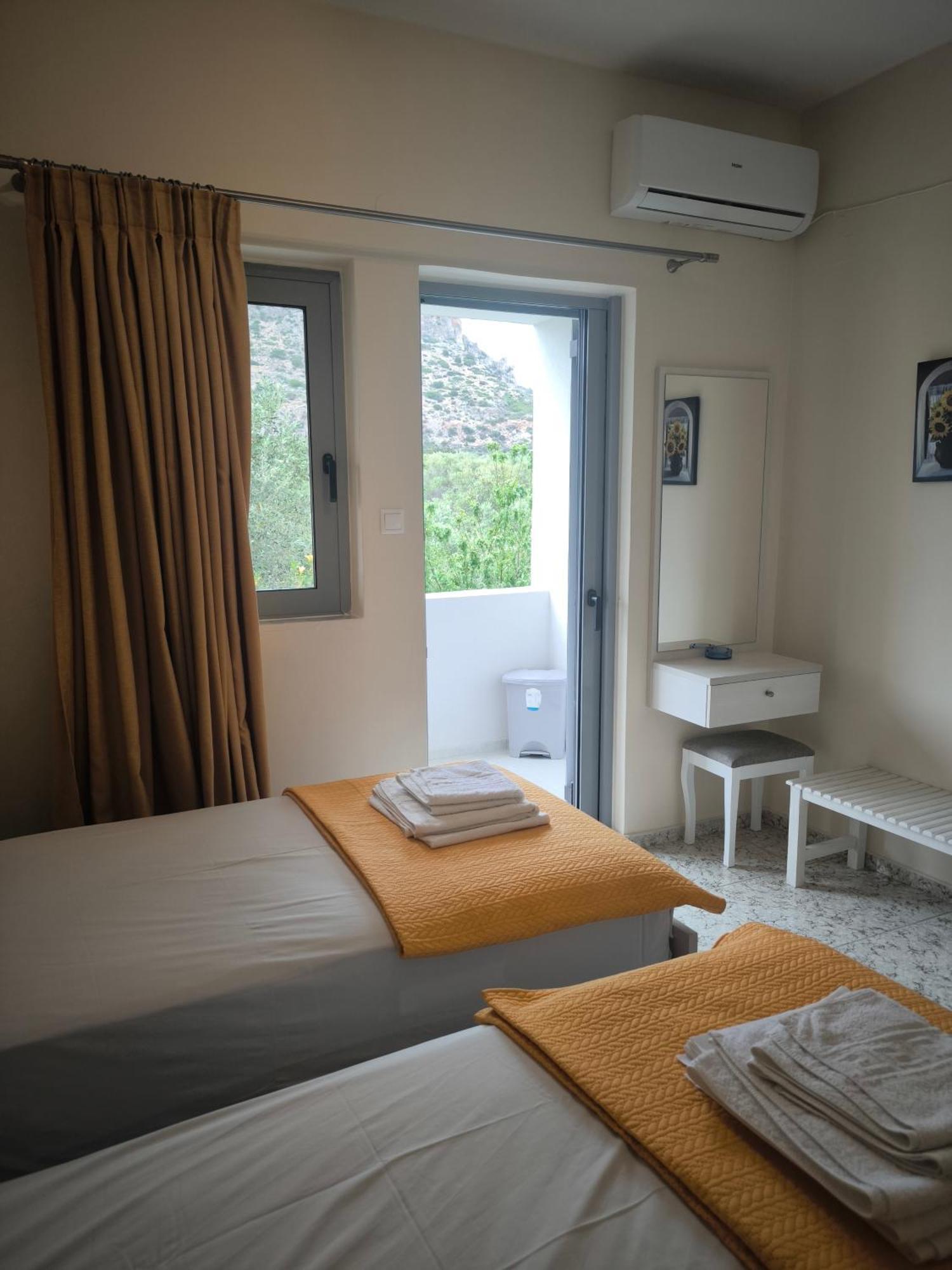 Alexia Rooms Палеохора Экстерьер фото