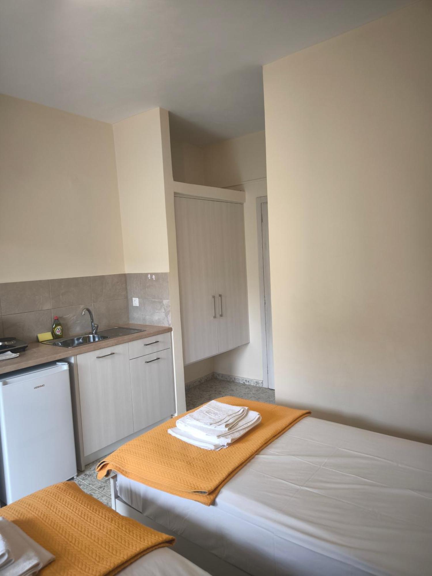 Alexia Rooms Палеохора Экстерьер фото